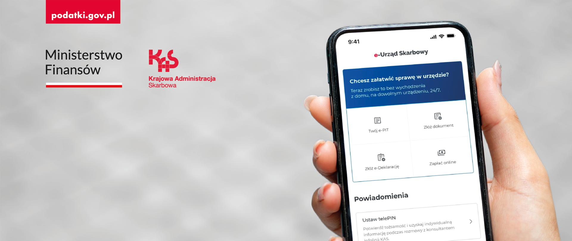 Smartfon trzymany w dłoni z aplikacją e‑Urząd Skarbowy na ekranie. Widoczne opcje załatwiania spraw podatkowych online. Obok logotypy: podatki.gov.pl, Ministerstwo Finansów i Krajowa Administracja Skarbowa.