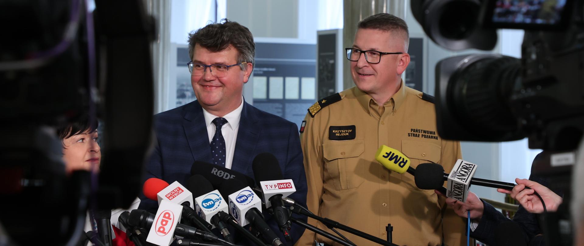 25 mln zł dotacji dla Młodzieżowych Drużyn Pożarniczych Ochotniczych Straży Pożarnych - konferencja prasowa