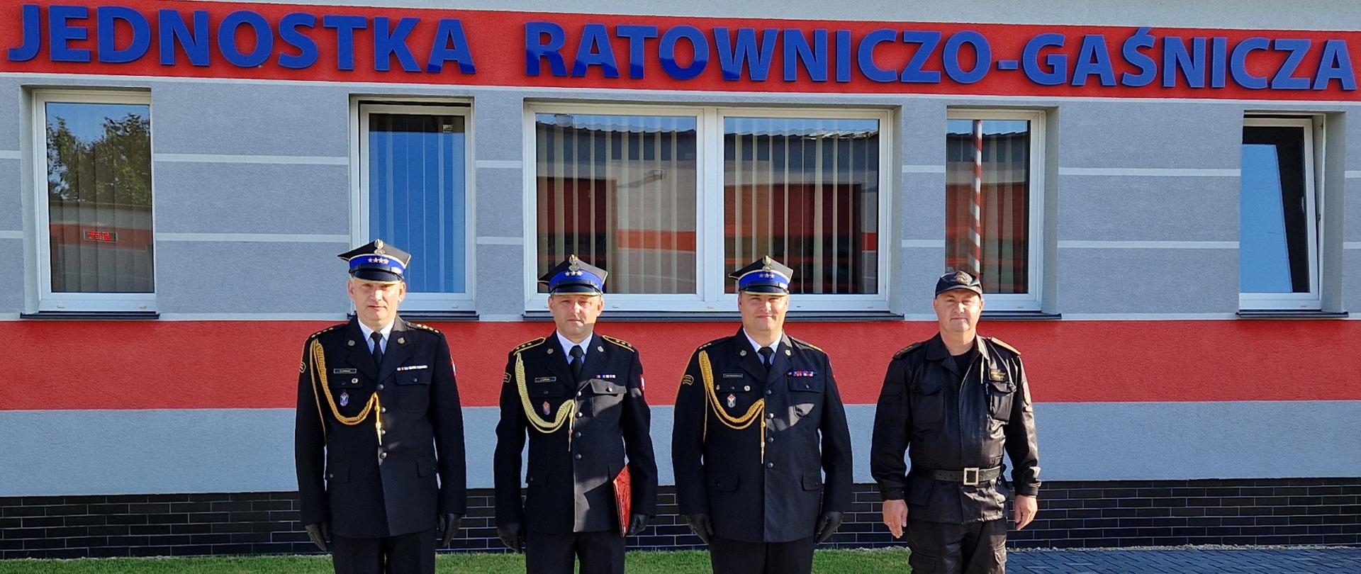 Awansowanemu Życzymy Wszelkiej Pomyślności na nowym stanowisku służbowym.