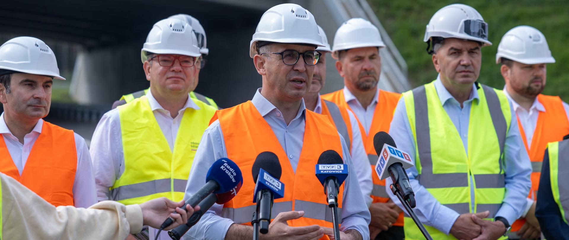 Minister Dariusz Klimczak i wiceminister Przemysław Koperski uczestniczyli w roboczej wizycie tuż przed otwarciem nowego odcinka S1 Oświęcim – Brzeszcze oraz kolejnego fragmentu obwodnicy Oświęcimia