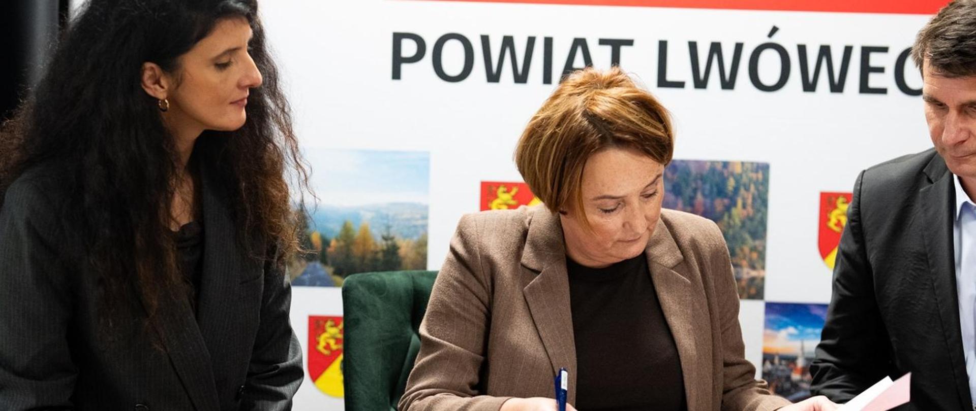 Kolejne umowy na zadania z związane z OLiOC