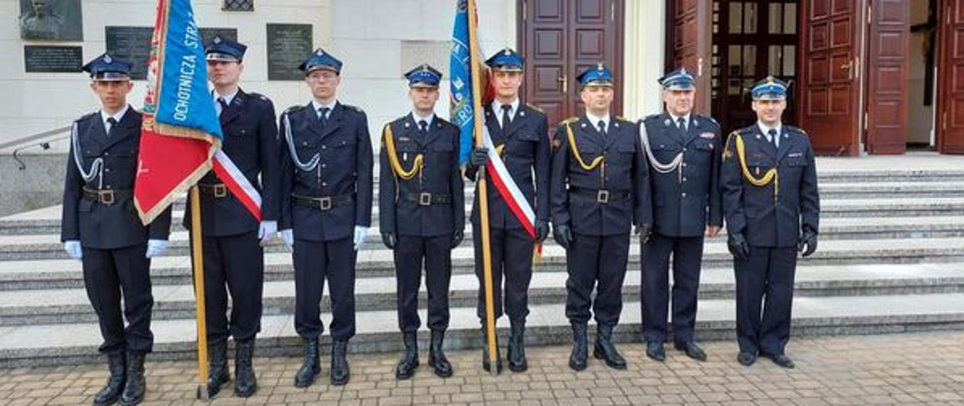 Na zdjęciu delegacja powiatu grójeckiego sztandar z PSP Grójec, OSP Grójec oraz Komendant Powiatowy PSP oraz Prezes Zarządu Powiatowego ZOSP RP. 