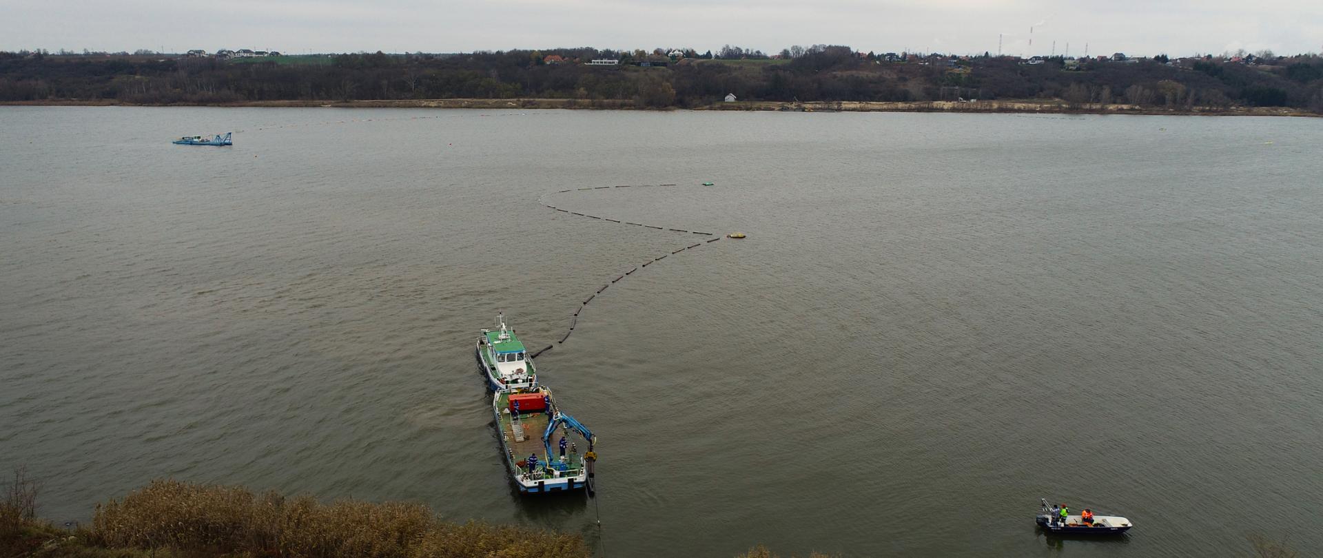 Montaż przegrody śryżowej na zbiorniku Włocławskim