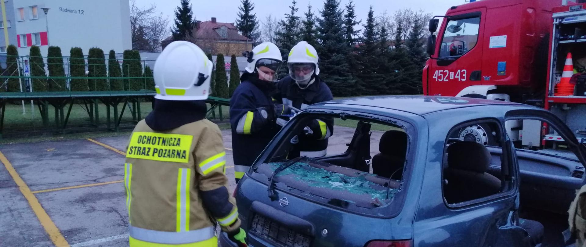 Na zdjeciu widoczni są kandytaci podczas Egzaminu