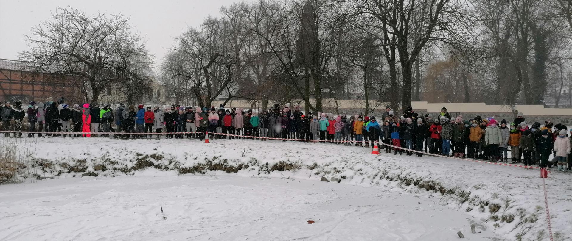 ćwiczenia połączone z pogadanką na temat bezpieczeństwa w okresie zimowym 