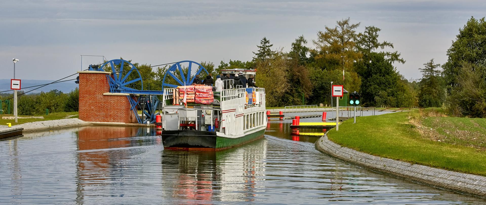 Kanał Elbląski – największa turystyczna atrakcja Warmii
