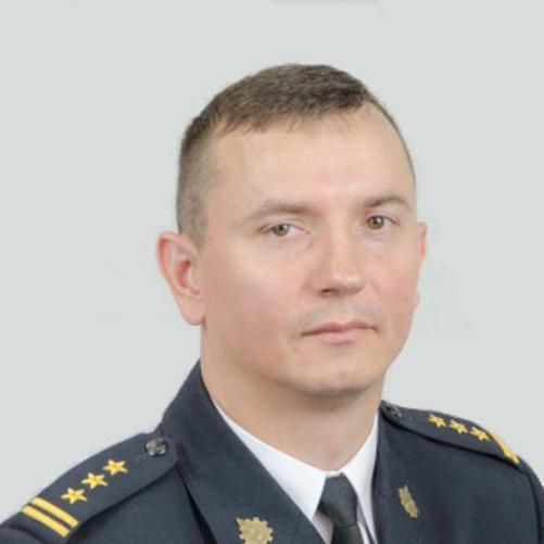Komendant Powiatowy Państwowej Straży Pożarnej w Ciechanowie w umundurowaniu wyjściowym