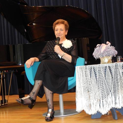 Zdjęcie przedstawia Elżbietę Lickiewicz