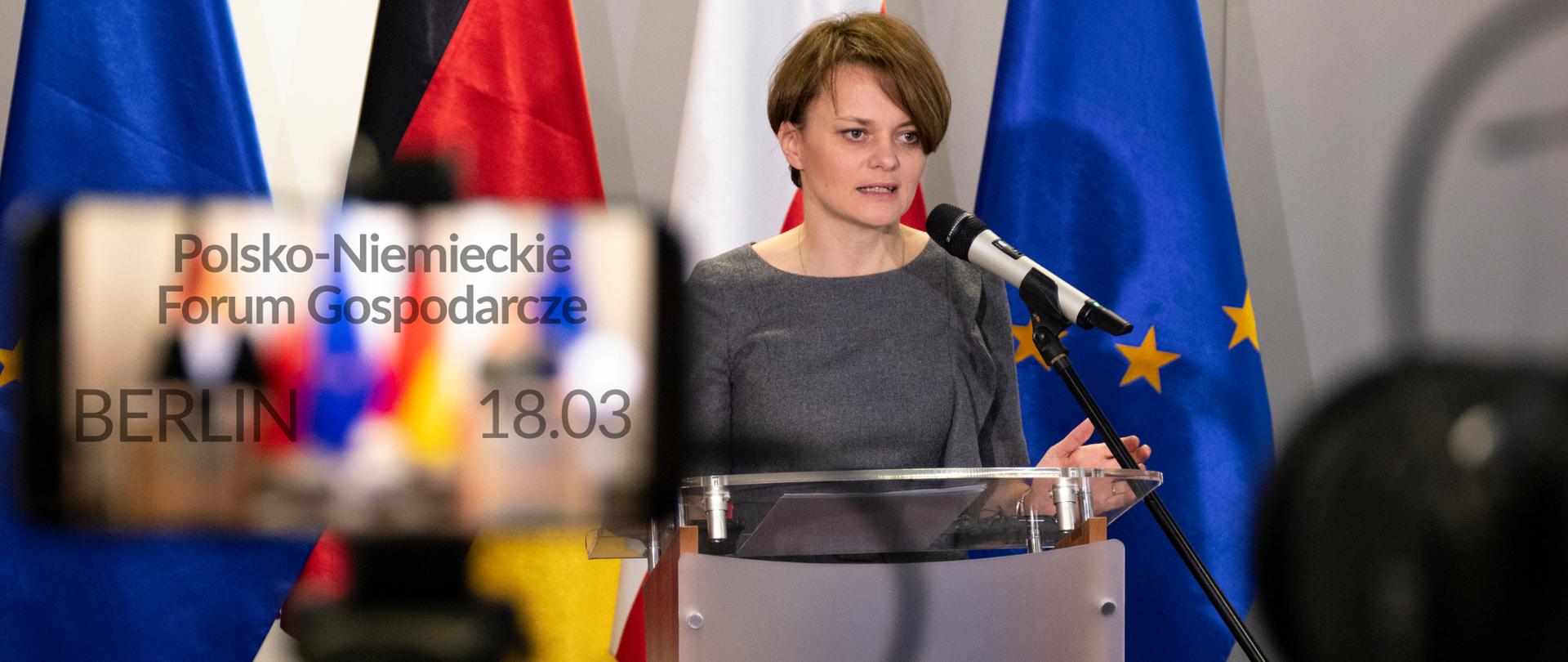 Minister J. Emilewicz na konferencji 