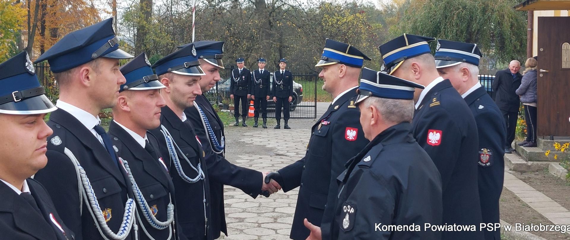 Przekazanie samochodu dla jednostki OSP Pierzchnia w powiecie białobrzeskim