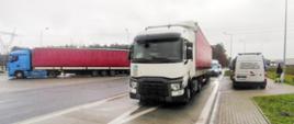 Jeden z zespołów pojazdów zatrzymany do kontroli przez inspektorów z Wojewódzkiego Inspektoratu Transportu Drogowego w Gorzowie Wlkp.
