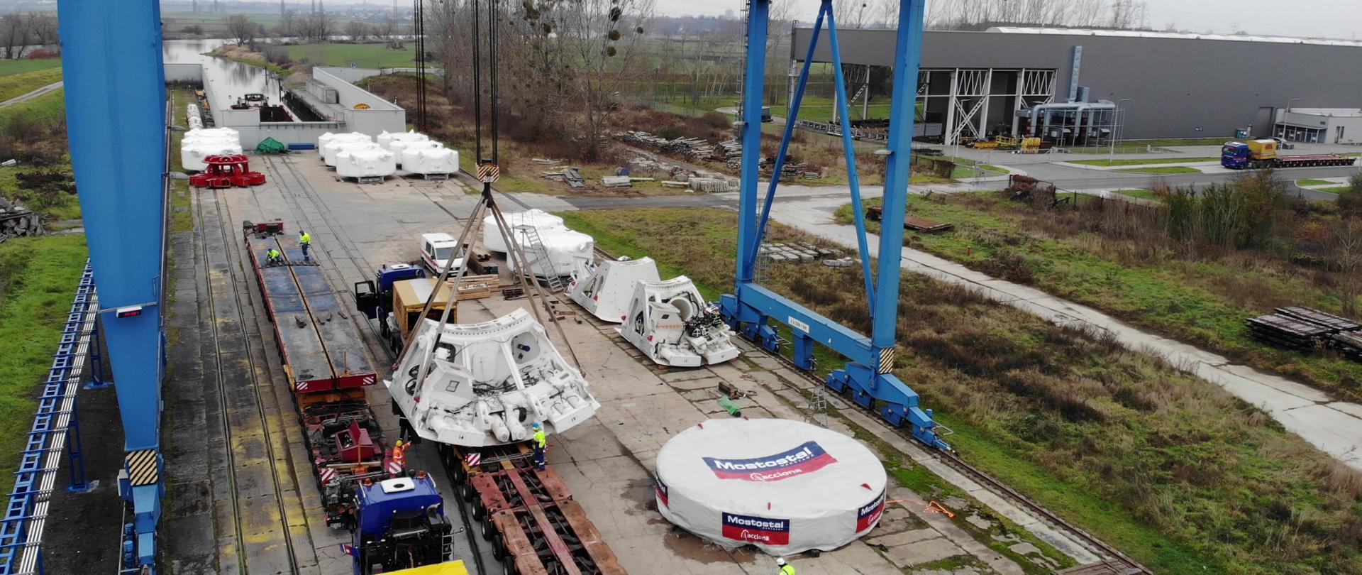 Elementy maszyny TBM w Porcie Famet w Opolu