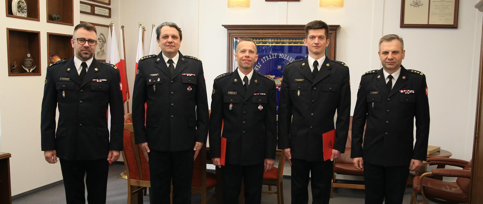 Podlaski Komendant Wojewódzki Państwowej Straży Pożarnej st. bryg. Janusz Kondrat wręczył akty mianowania na stanowiska naczelników wydziałów