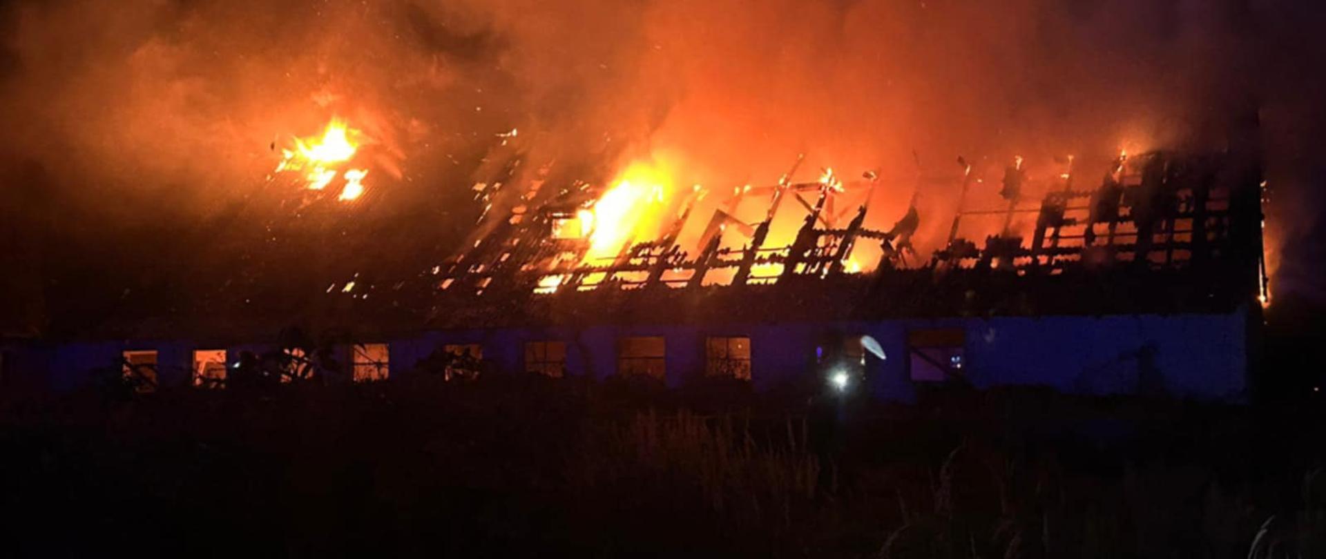 Pożar opuszczonego budynku inwentarskiego