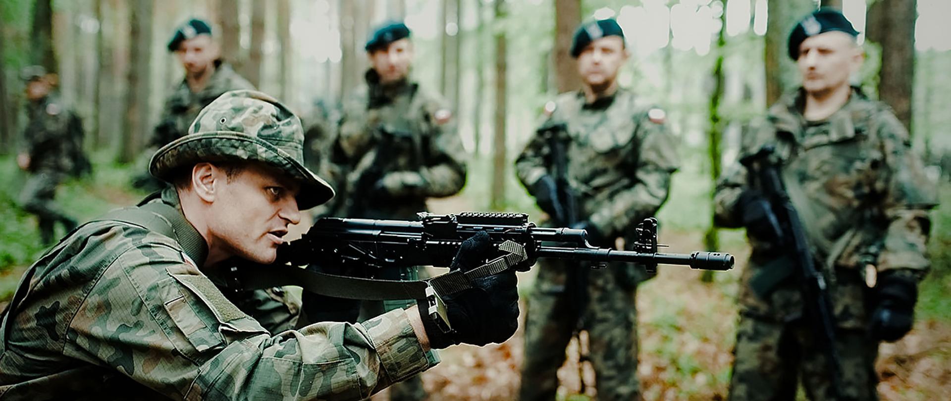 19_Blisko_600_ochotnikow_rozpoczyna_sluzbę_w_WOT