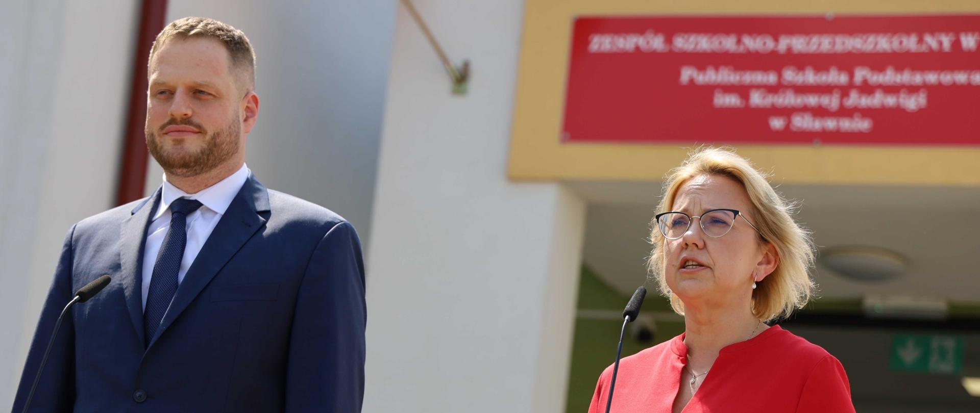 Minister Anna Moskwa oraz Minister Janusz Cieszyński podczas konferencji