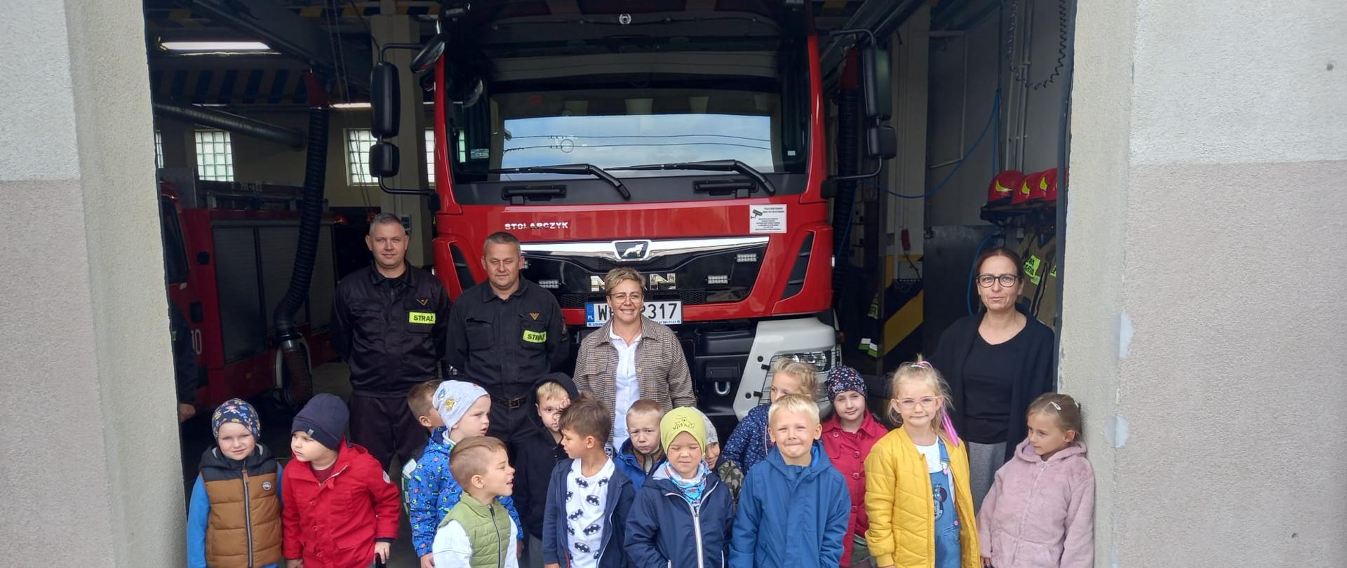 Przedszkolaki z wizytą w Jednostce Ratowniczo – Gaśniczej w Żurominie