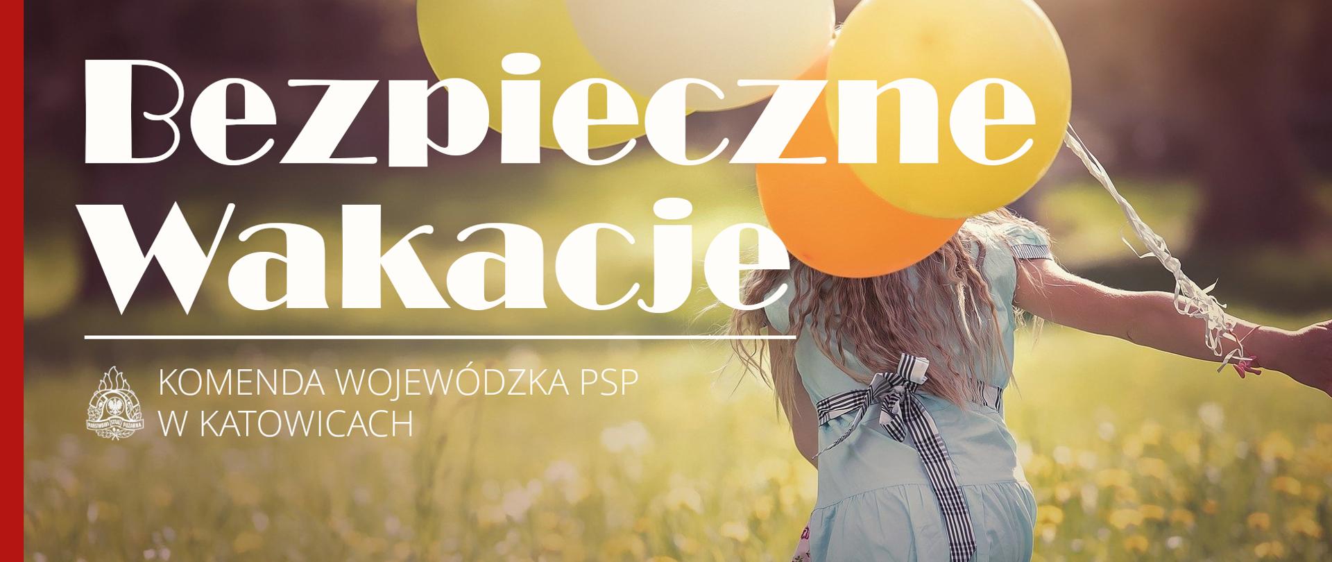 Baner z napisem bezpieczne wakacje, Komenda Wojewódzka PSP w Katowicach, logo PSP, w tle odwrócona tyłem dziewczynka biegnąca przez łąkę z balonami w ręce