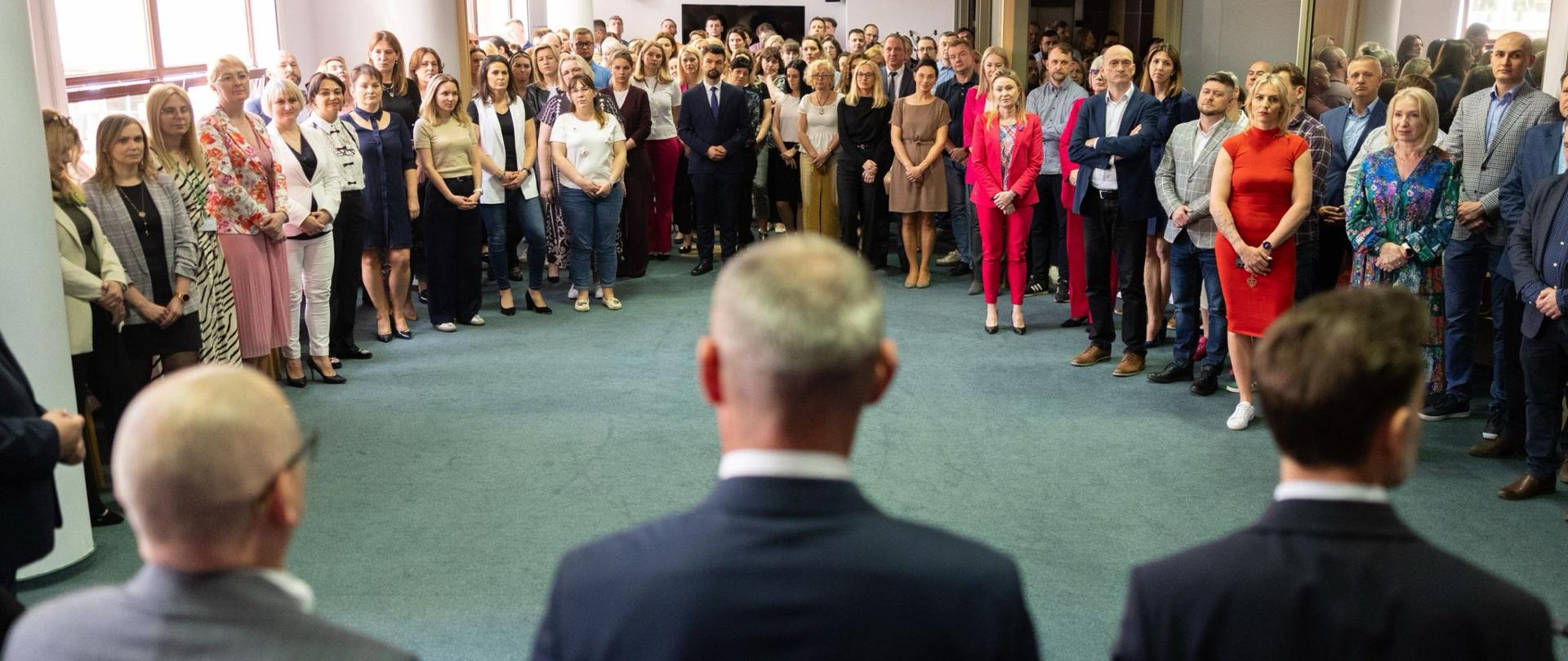 Przedświąteczne spotkanie wojewody, wicewojewodów i dyrektora generalnego z pracownikami Podlaskiego Urzędu Wojewódzkiego