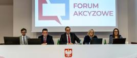 Minister Jan Sarnowski wraz ze współpracownikami uczestniczy w II Forum Akcyzowym