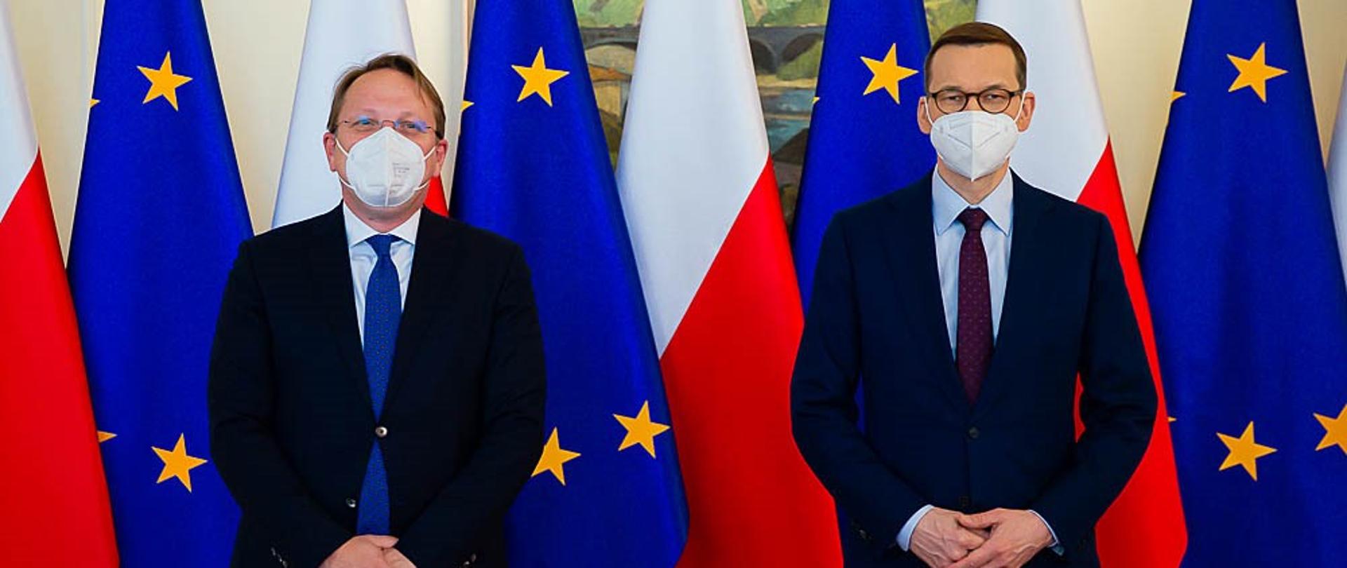 Premier Mateusz Morawiecki i komisarz UE ds. sąsiedztwa i rozszerzenia Olivér Várhelyi