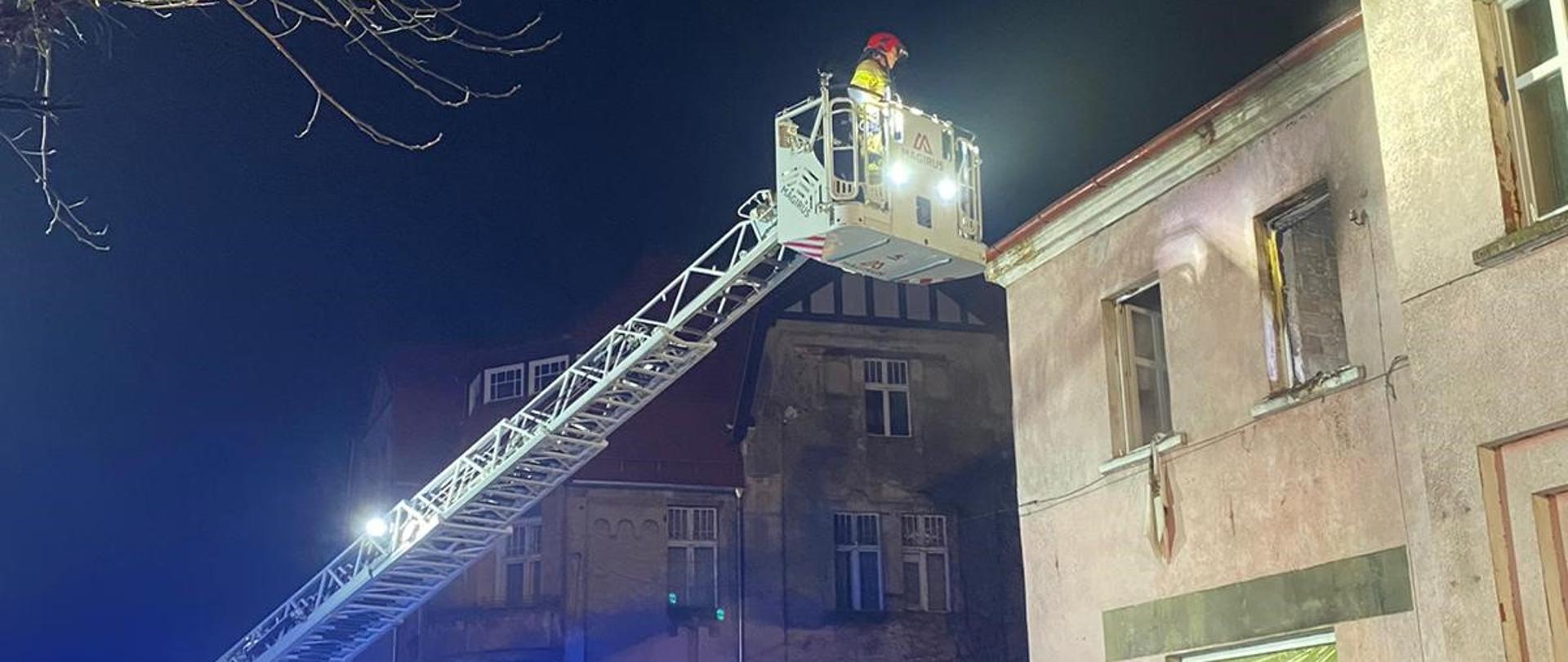 Strażacy podczas działań 