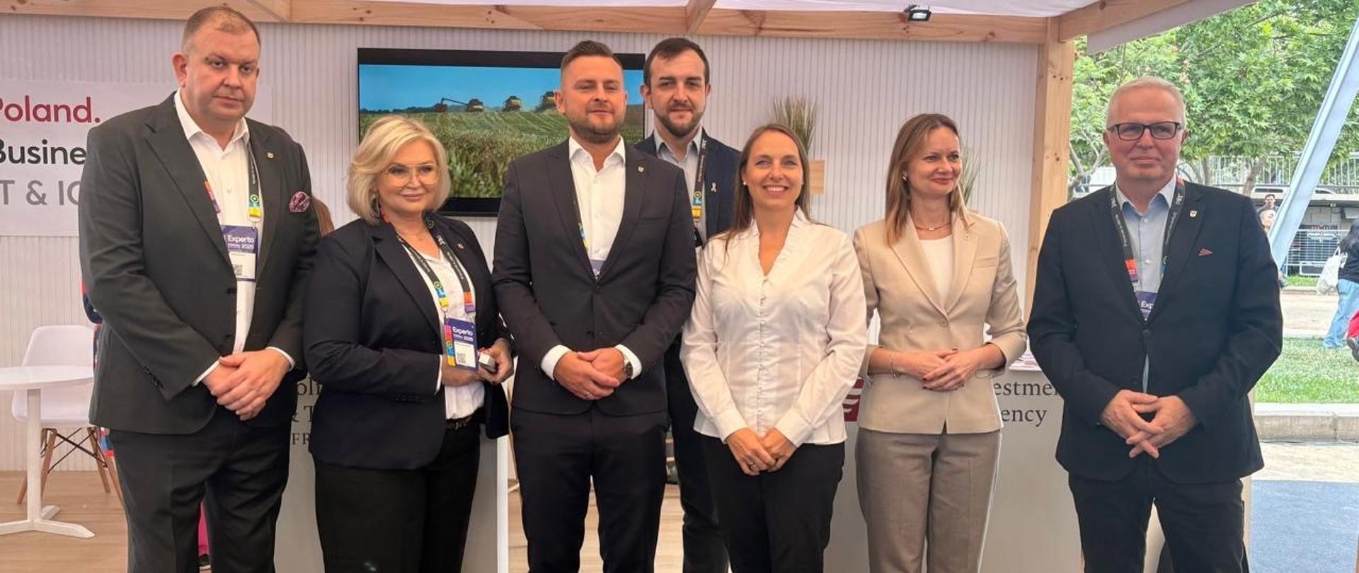 Delegación del región Baja Silesia durante el EtM Day , Chargé d'affaires a.i. Milena Łukasiewicz en medio. 