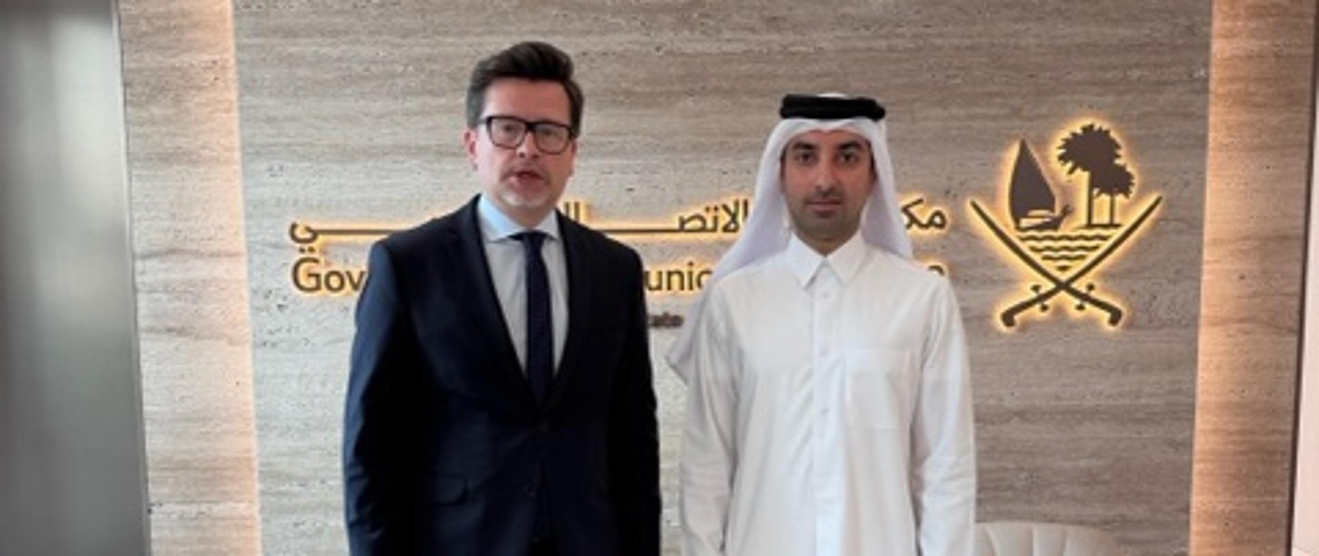 Zdjęcie przedstawia spotkanie Ambasadora z szejkiem Jassimem bin Mansourem bin Jaborem Al Thanim