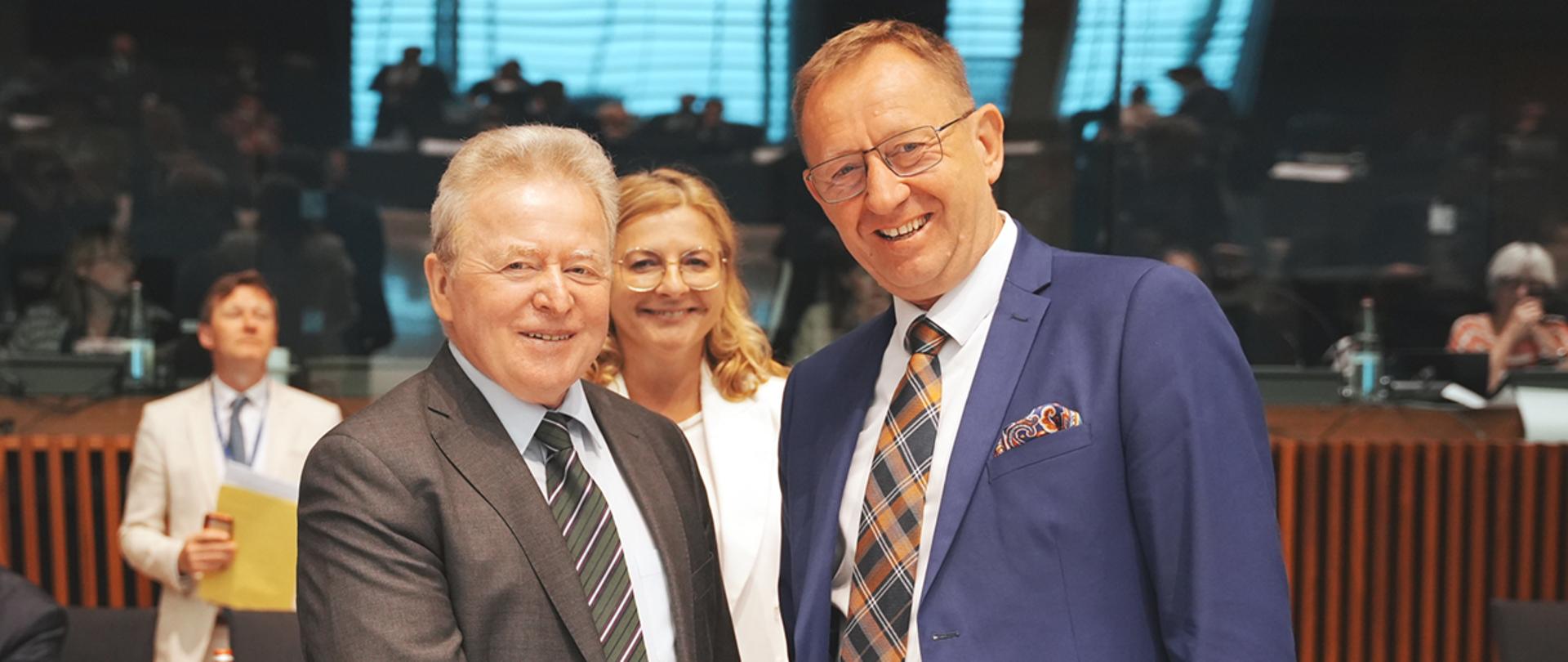 Minister Robert Telus 