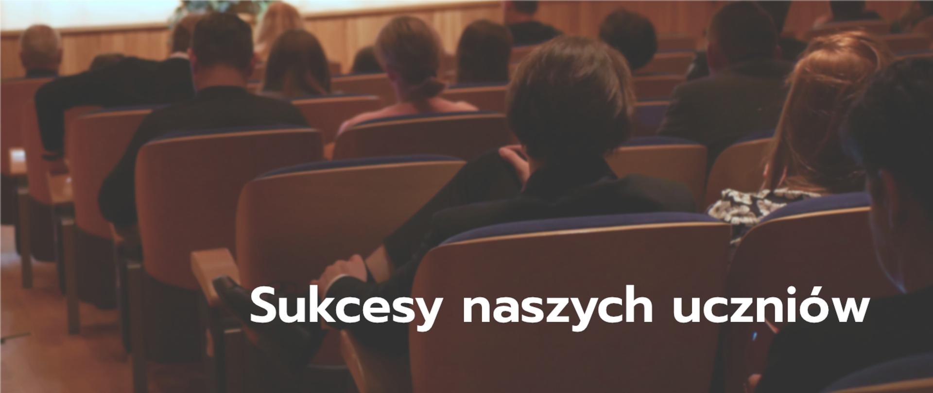 zdjęcie widowni sali koncertowej z napisem Sukcesy naszych uczniów