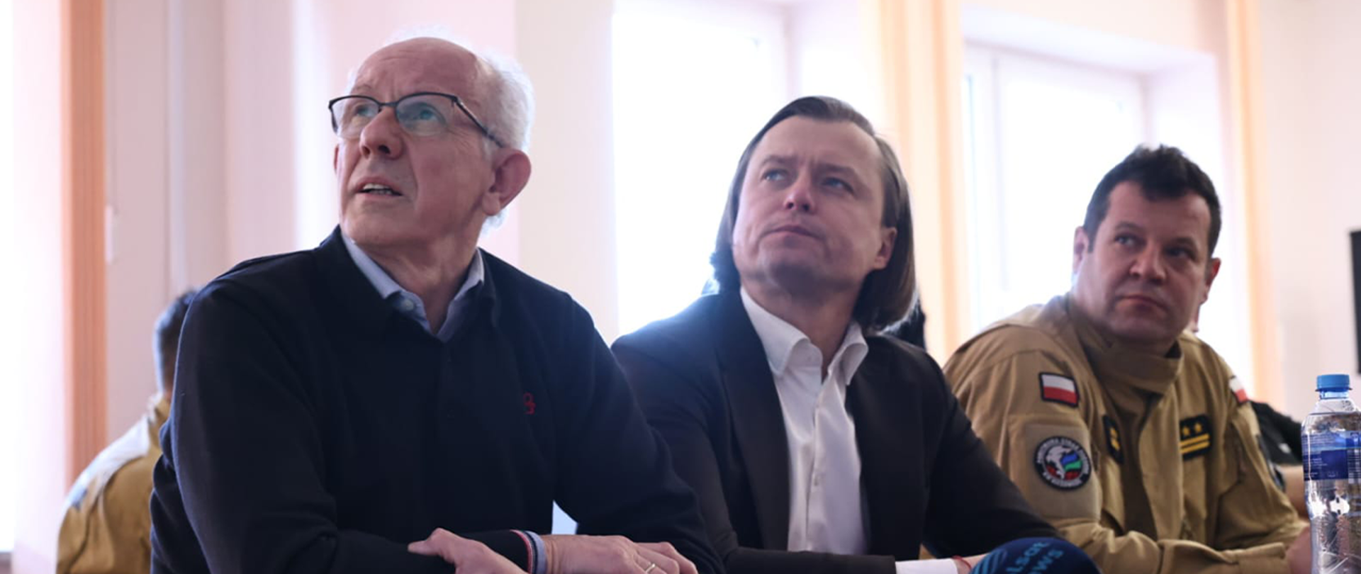 Wiceminister Wiesław Leśniakiewicz podczas posiedzenia powiatowego zespołu zarządzania kryzysowego w Wyszkowie. 