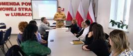 Podczas spotkania 13 lutego w lubaczowskiej Komendzie Powiatowej PSP, przedstawiciele ośrodków pomocy społecznej przeszli merytoryczne przeszkolenie