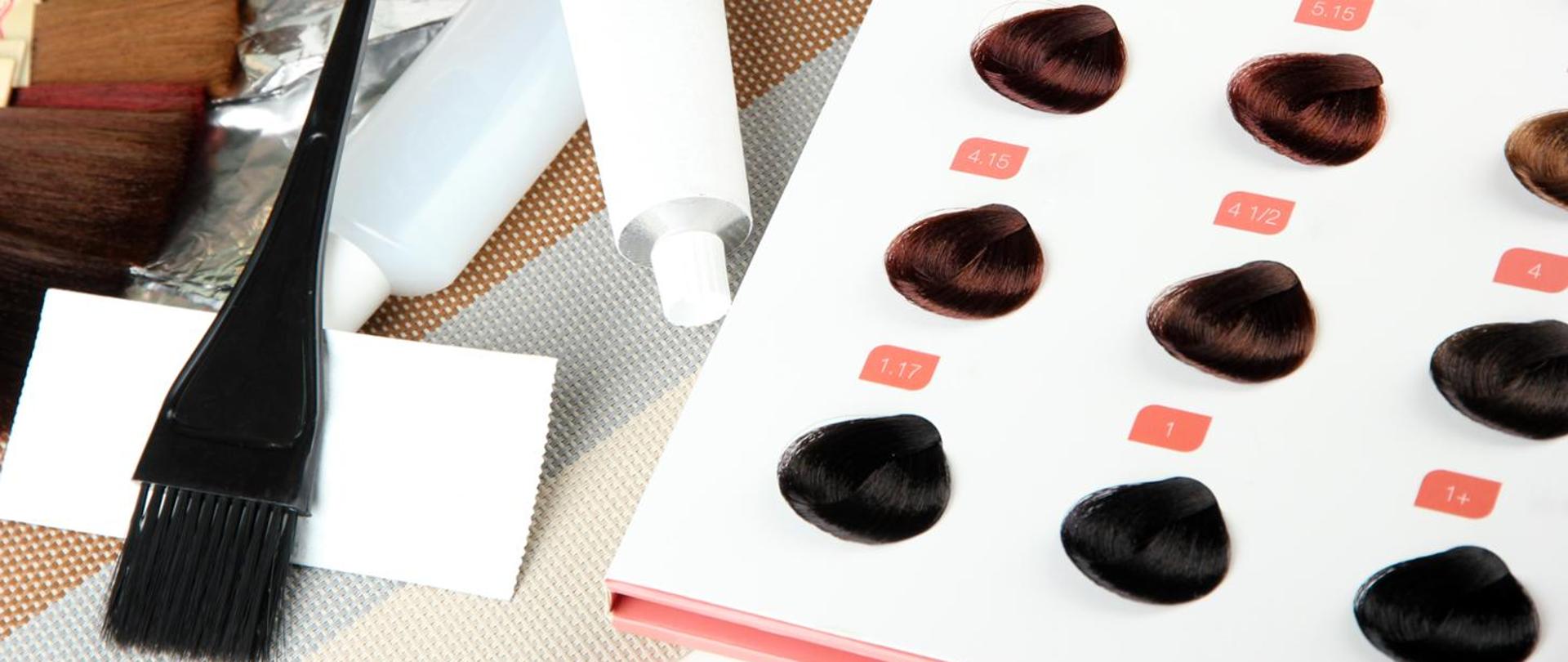 zestaw do farbowania włosów, próbki kolorystyczne farb do włosów