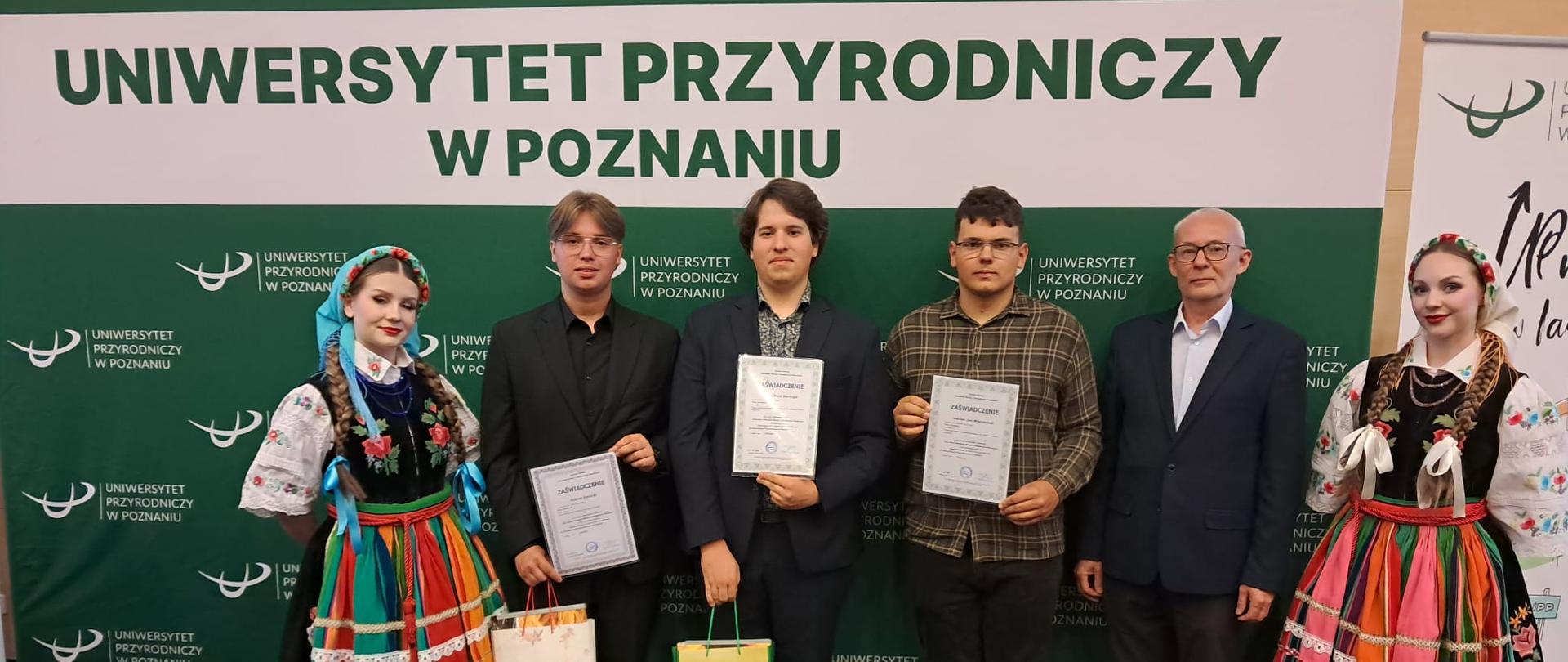 Laureaci i finalista XLIX Olimpiady Wiedzy i Umiejętności Rolniczych wraz z opiekunem
