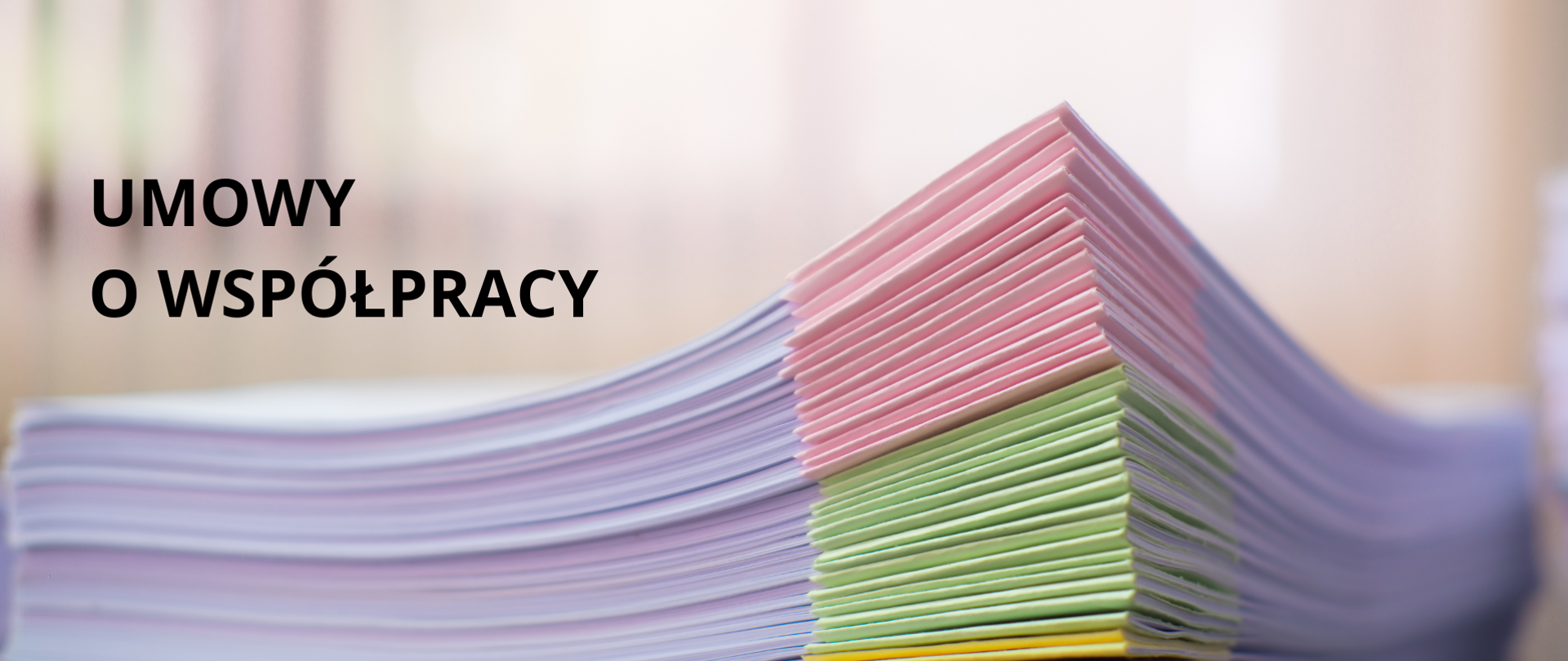 Plik dokumentów - napis: umowy o współpracy
