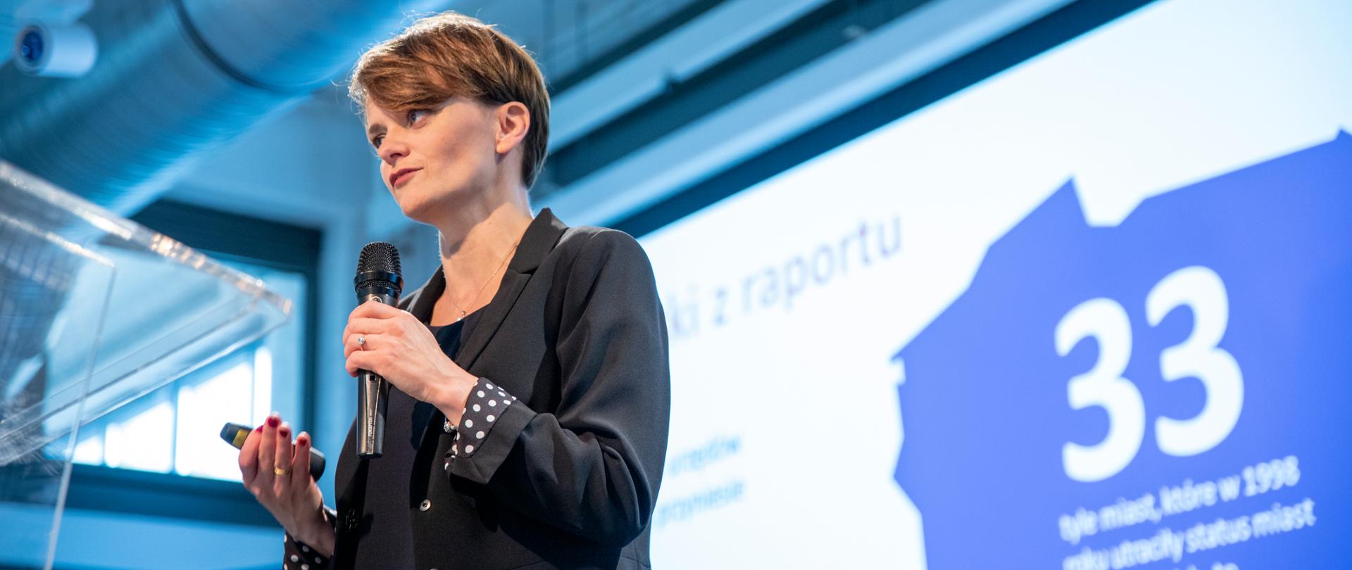 Minister Emilewicz prezentuje raport dot. deglomeracji 