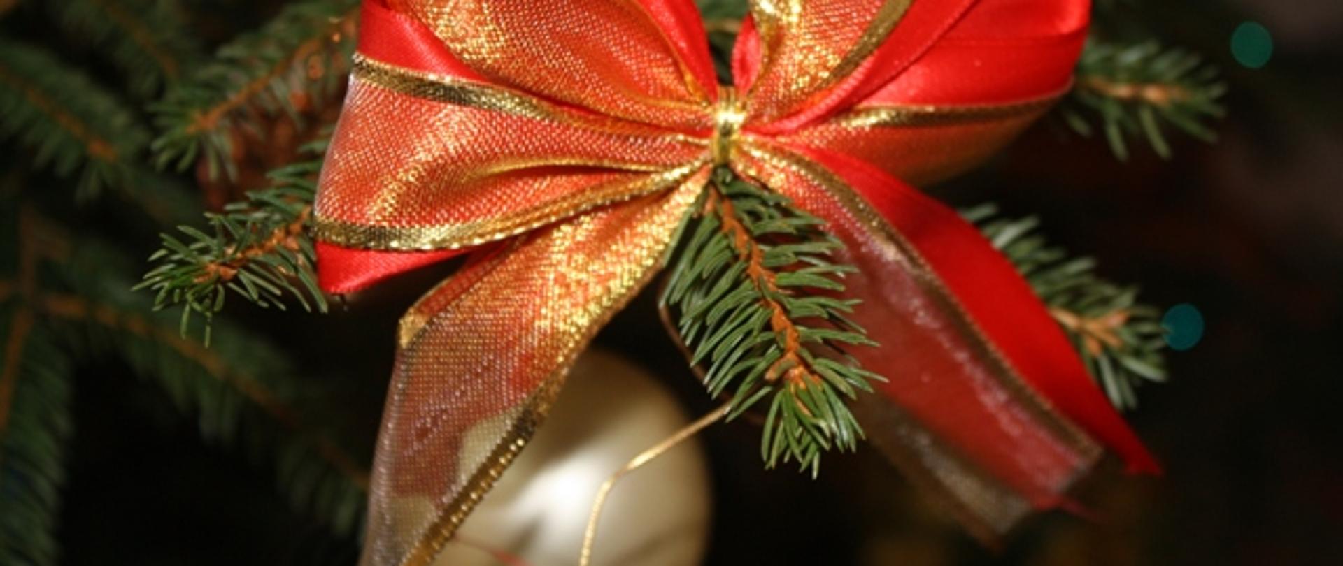 Zdjęcie przedstawia stroik świąteczny