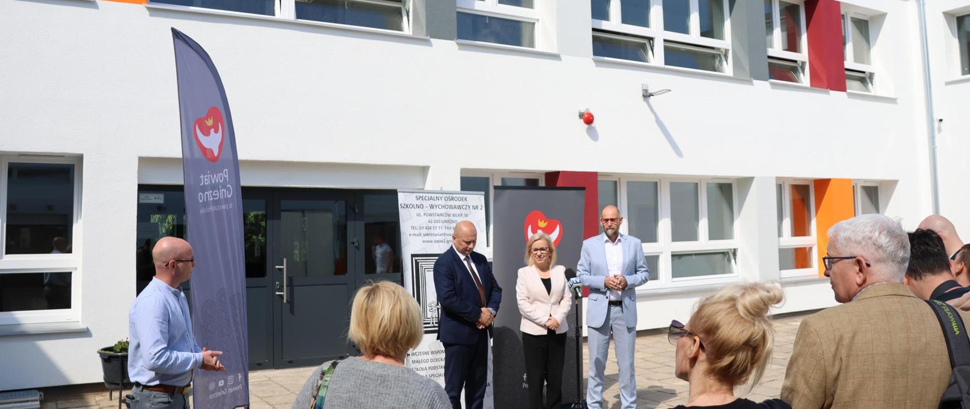 Ministra klimatu i środowiska Paulina Hennig-Kloska podczas konferencji prasowej w Gnieźnie. 