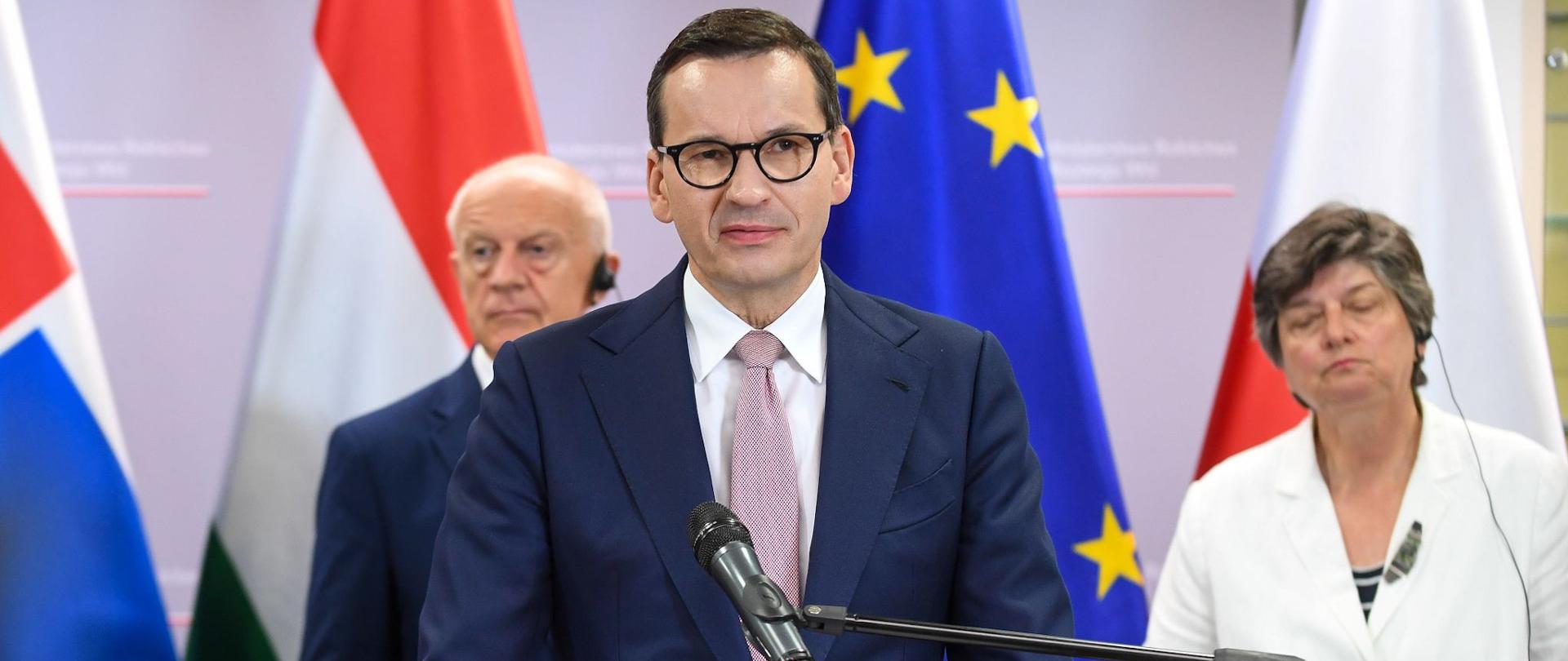 Premier Mateusz Morawiecki przemawia podczas spotkania z ministrami rolnictwa Polski, Bułgarii, Rumunii, Słowacji i Węgier. 