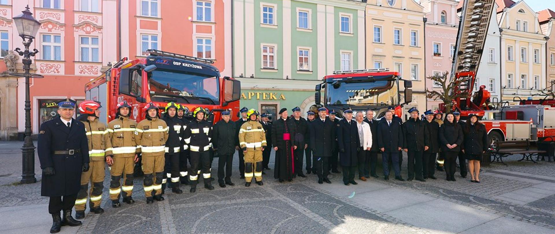 Apel z okazji przekazania nowych pojazdów ratowniczo gaśniczych