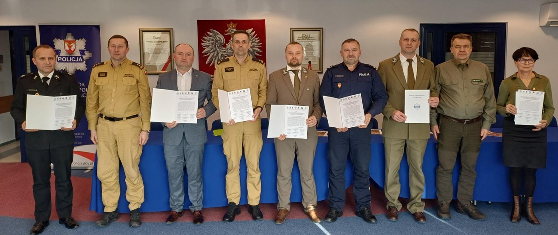 Apel służb i instytucji powiatu gorlickiego dotyczący niewypalania traw i pozostałości roślinnych