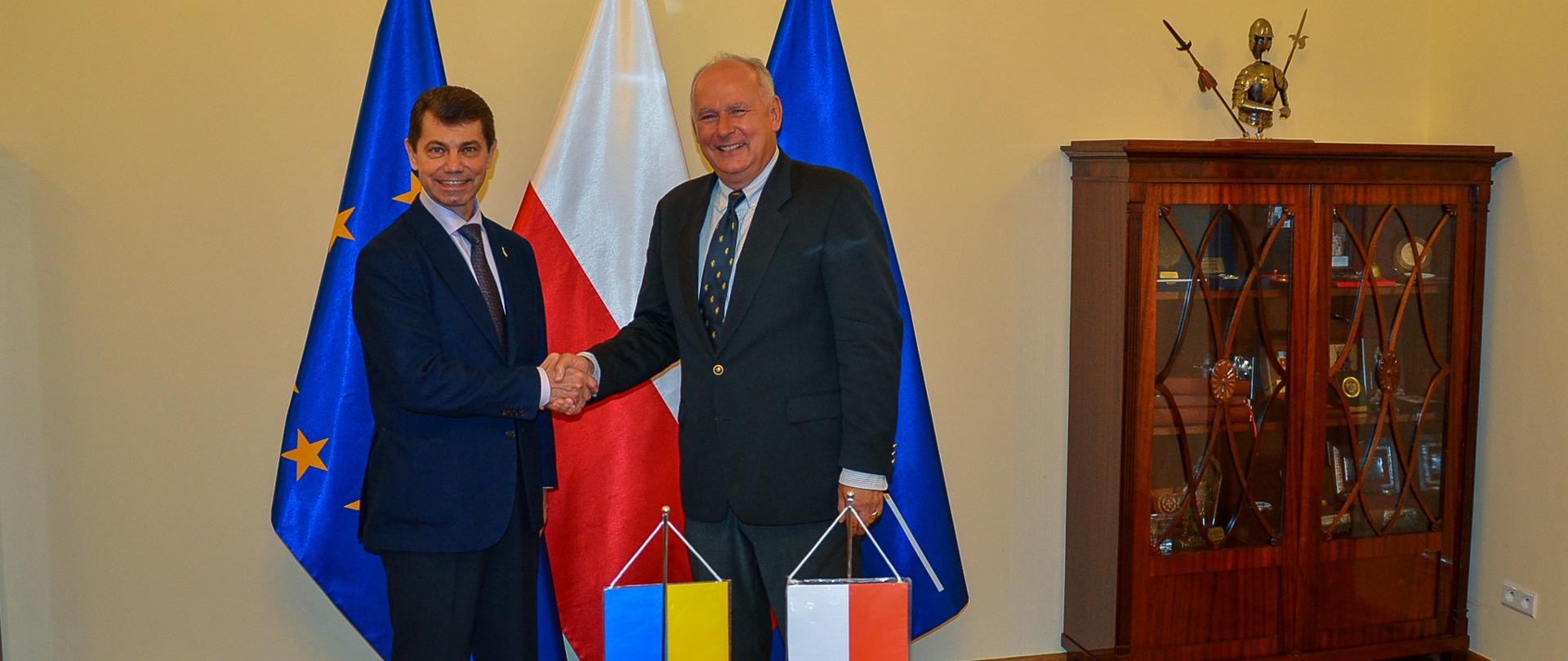 3 września br. sekretarz stanu w MON Paweł Zalewski spotkał się z wiceministrem Spraw Zagranicznych Ukrainy Ołeksandrem Miszczenką. Celem spotkania, zainicjowanego przez stronę ukraińską, było omówienie sytuacji wojskowo-politycznej związanej z wojną na Ukrainie oraz dalsze wsparcie Kijowa w domenie wojskowej.