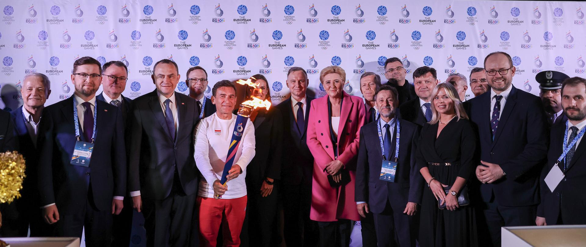 Polska delegacja podczas uroczystości przekazania Ognia Pokoju. 