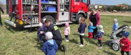 Spotkania edukacyjne strażaków z dziećmi.
