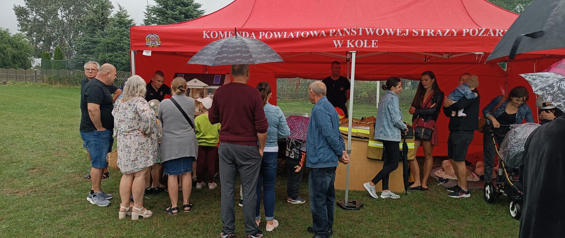 Strażackie stoisko podczas Dnia Ogórka w Karszewie