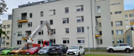 Na zdjęciu widoczny SHD-23 z JRG PSP Gryfice podczas pracy na wysokości przy budynku szpitala