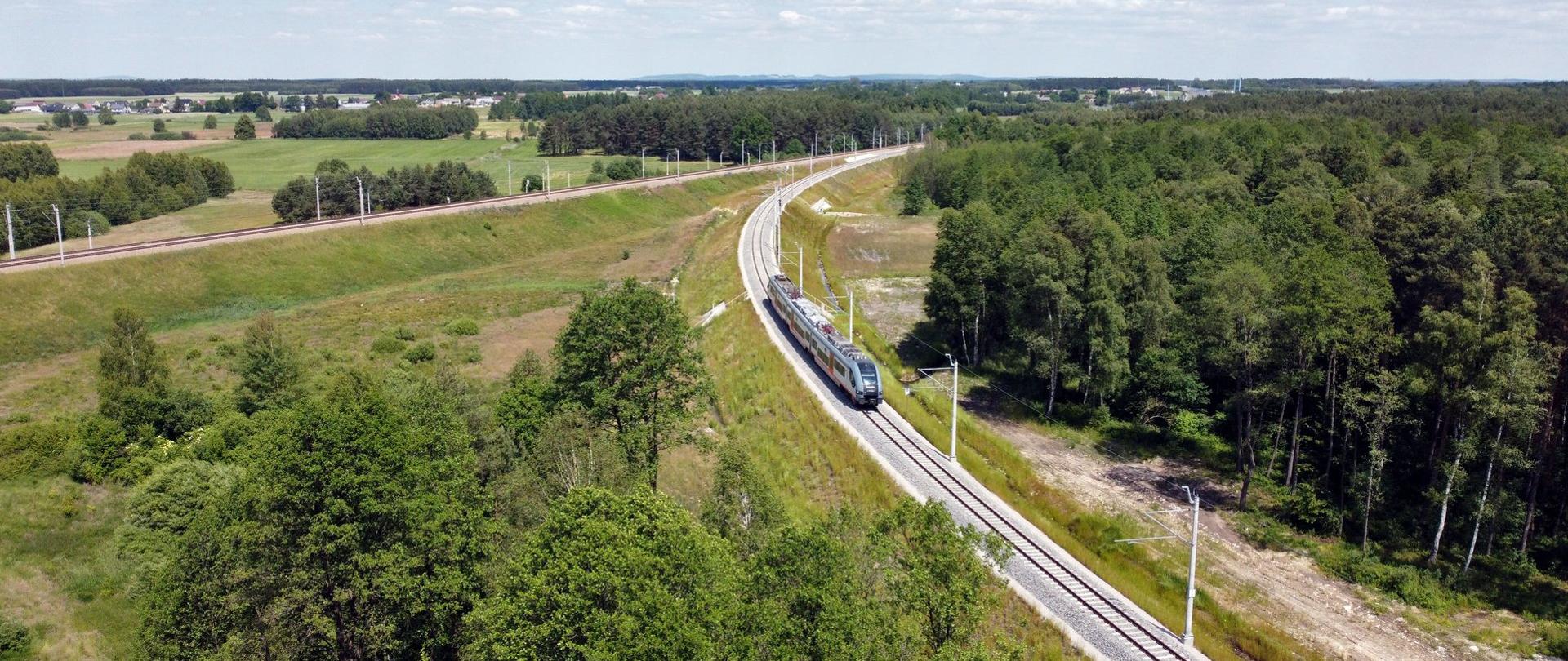 Pociąg na łącznicy Czarnca – Włoszczowa Północ