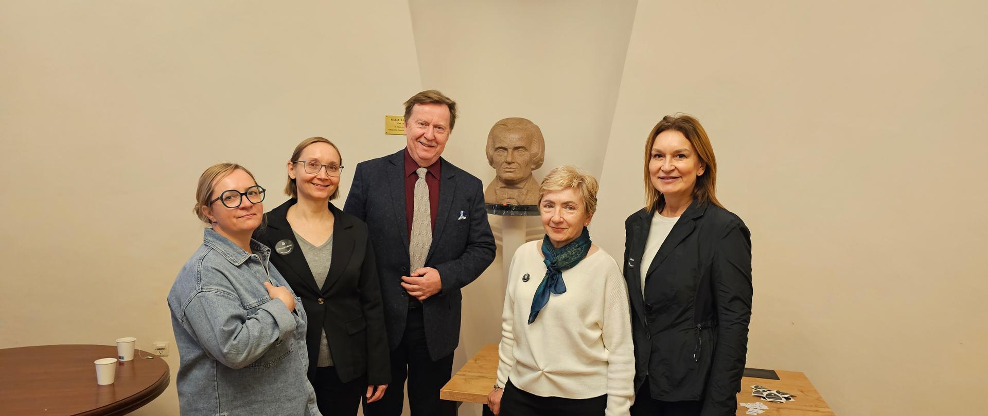 Galeria zdjęć z V Ogólnopolska Konferencja Naukowa "Edukacja Pianistyczna w Polsce" - nauczyciele uczestniczą w Konferencji - 26 i 27.11.2025 