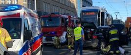 Zderzenie samochodu osobowego z tramwajem al. Wyzwolenia