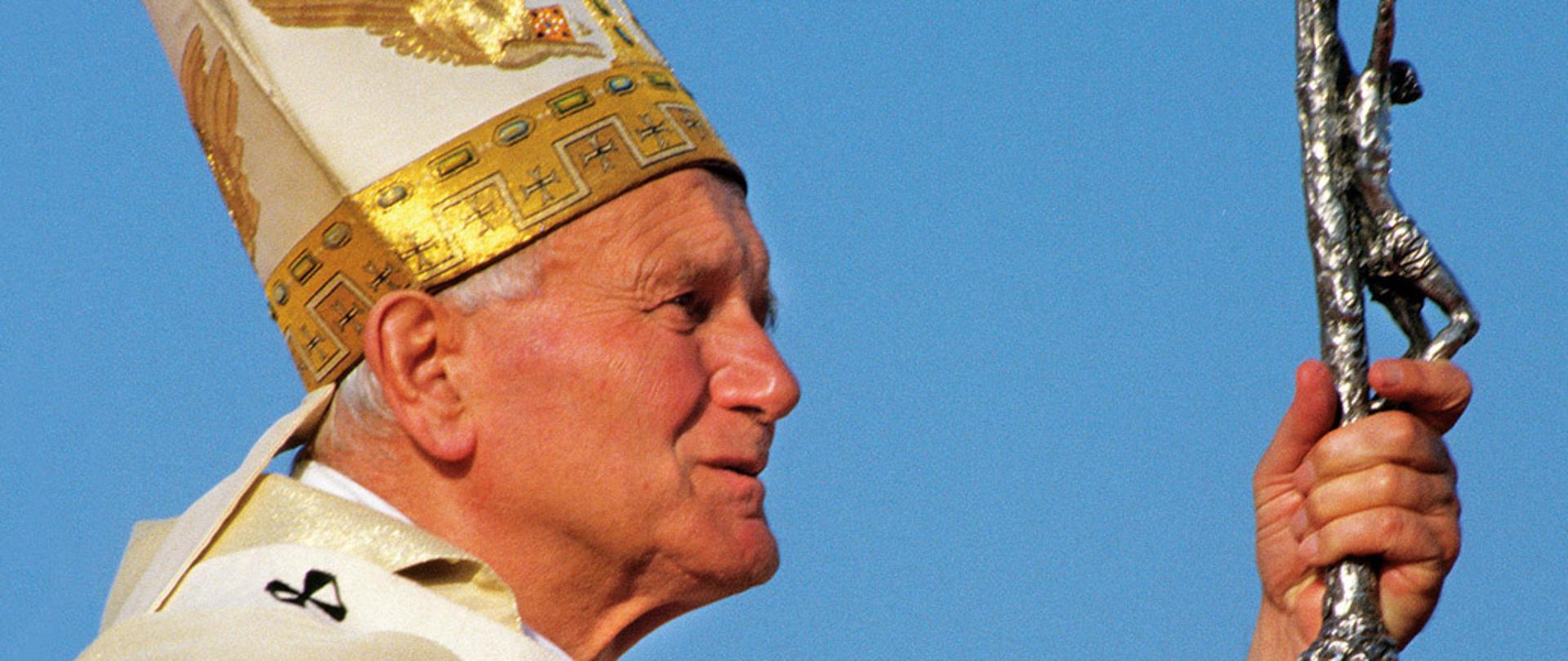 11.06.1988 Messina, Italia. Santa Messa di canonizzazione di Eustochia Calafato celebrata dal Papa Giovanni Paolo II. 